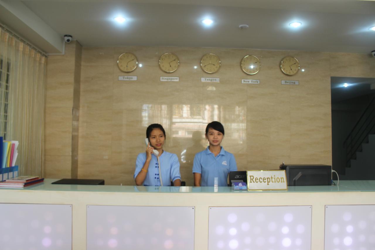 Sky Hotel 88 St. Rangoon Buitenkant foto