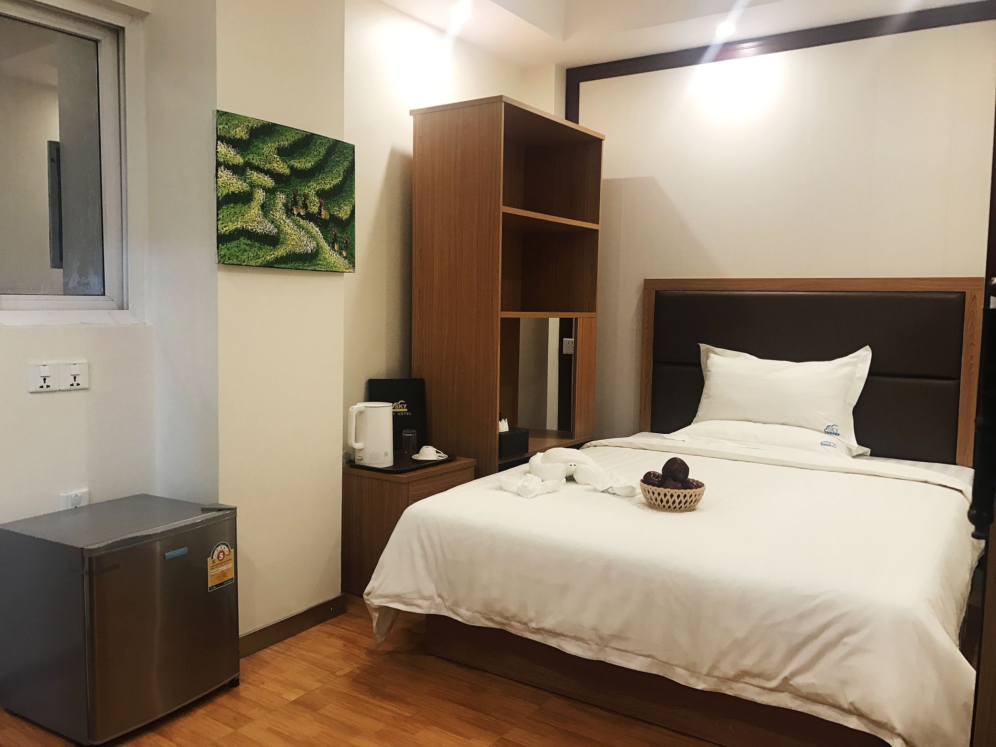 Sky Hotel 88 St. Rangoon Buitenkant foto