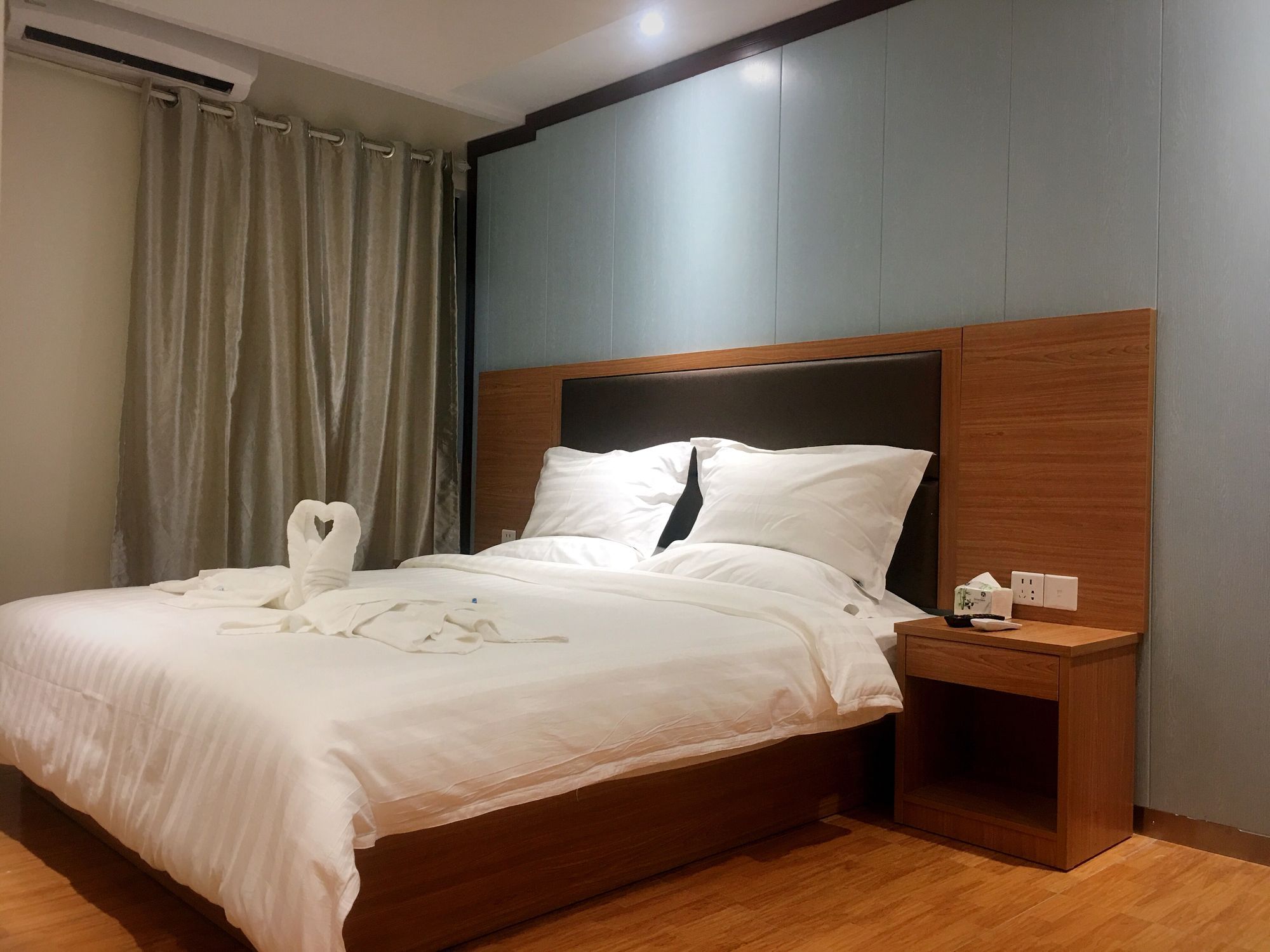 Sky Hotel 88 St. Rangoon Buitenkant foto